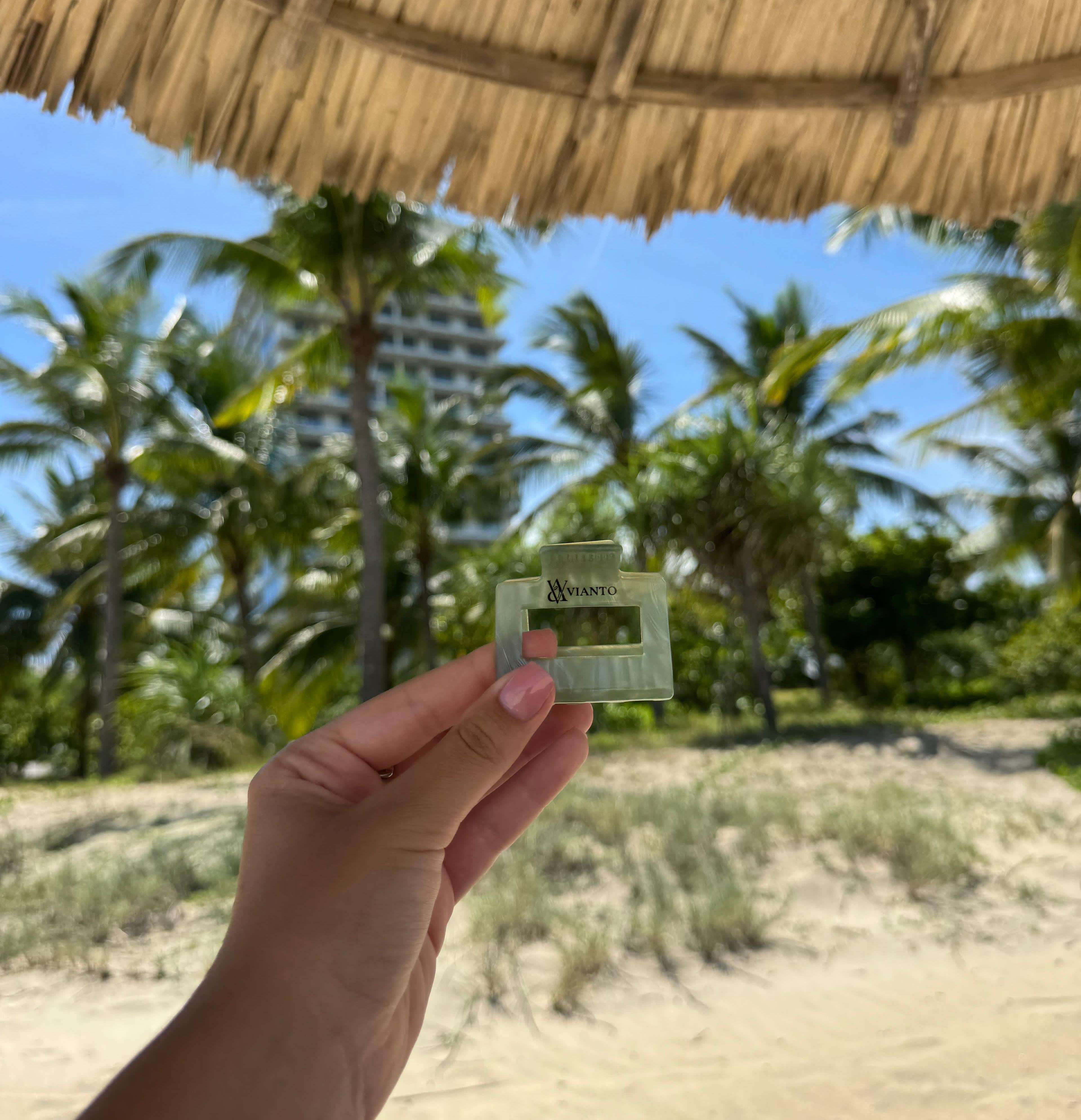 grüne kleine haarklammer