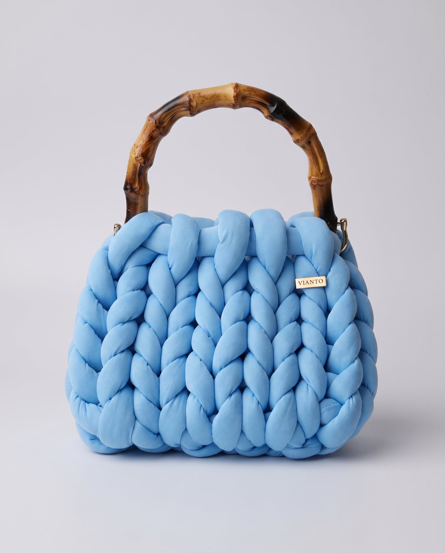 VIANTO Amalfi Bag – azurblaue Sommertasche mit Bambusgriff