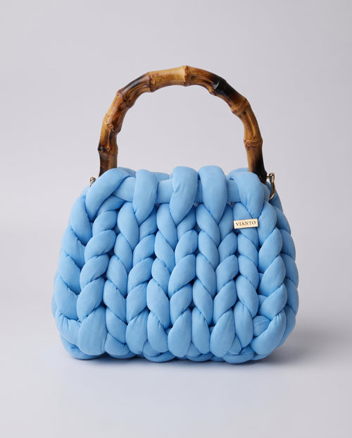VIANTO Amalfi Bag – azurblaue Sommertasche mit Bambusgriff